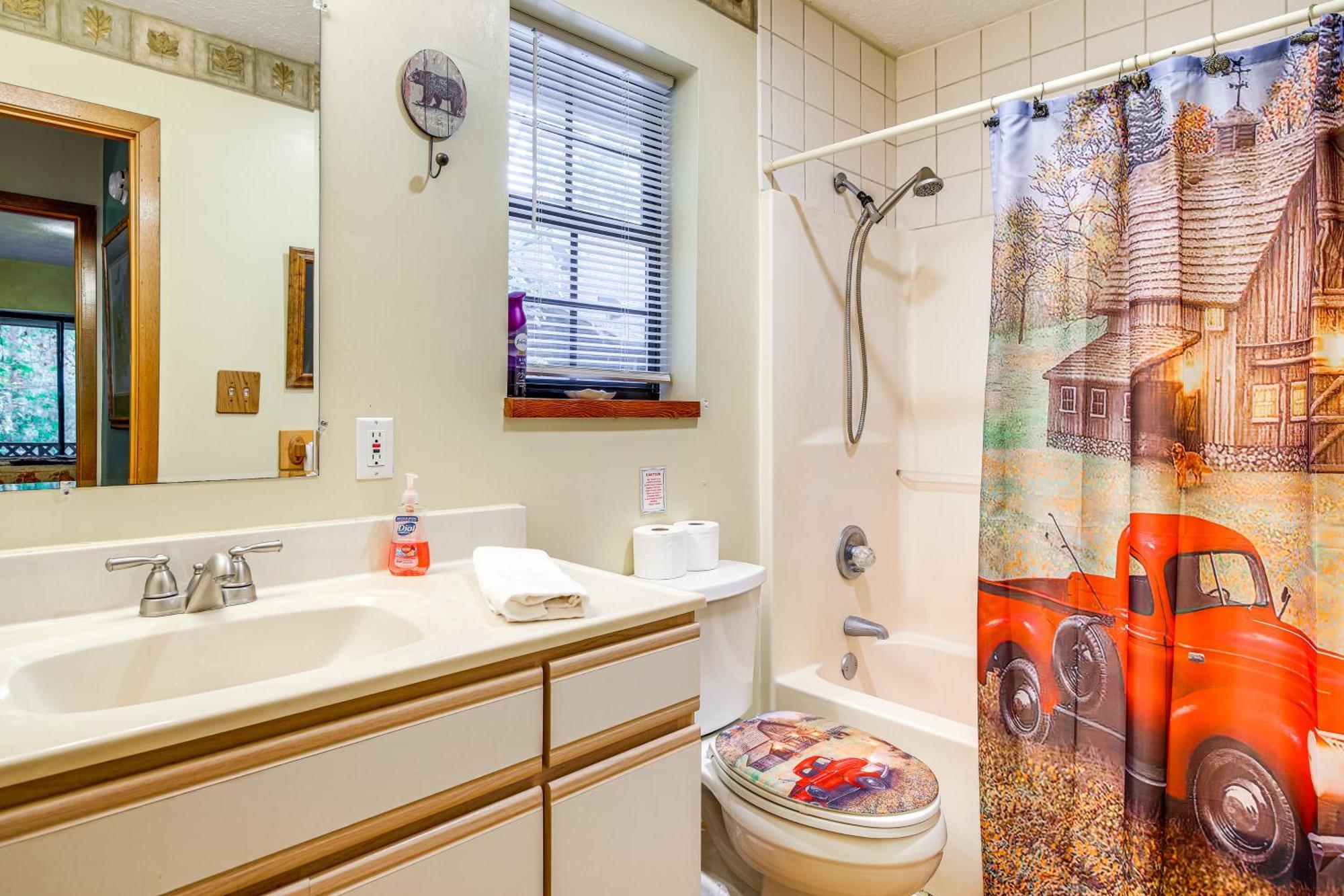 Pet-Friendly Sevierville Rental With Private Hot Tub Exterior photo